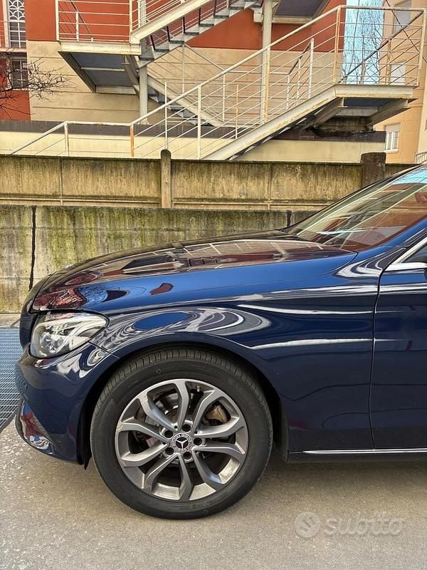 Begagnad Mercedes C200 Exclusive 136 HK (100 kW) 2018 Blå Sedan