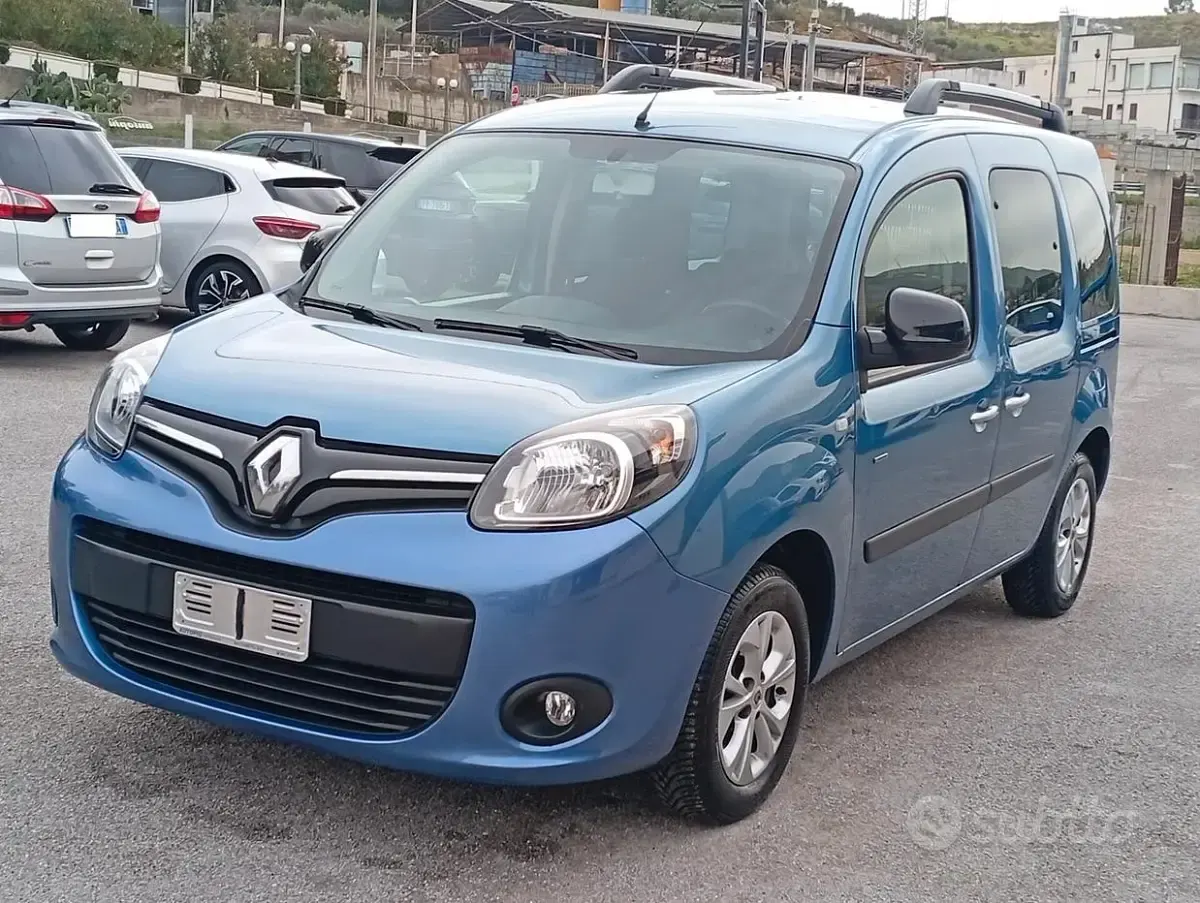 Usata Renault Kangoo LIMITED 115 CV (84 kW) 2018 Bluazzurro Monovolume