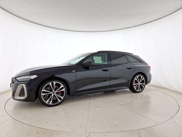 Nero mythos metallizzato Nuova 2025 Audi A5 Sportback S-Line Due volumi | 61.900 € (Super prezzo) - Immagine 1/4