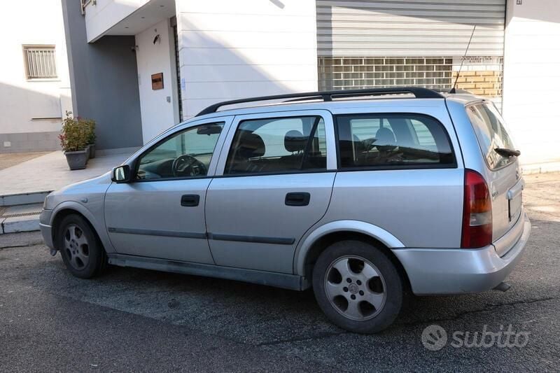 Usata Opel Astra 136 CV (100 kW) 2001 Grigio Station wagon