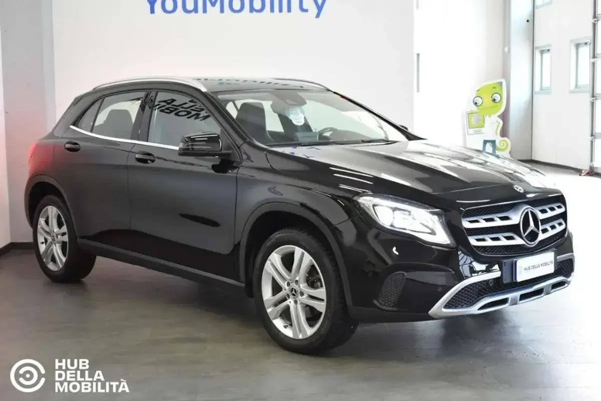 Usata Mercedes GLA180 109 CV (80 kW) 2018 Nero SUV