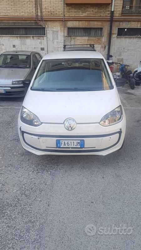 Usata 2015 VW up! Due volumi | 3900 € (Super prezzo) - Immagine 1/4
