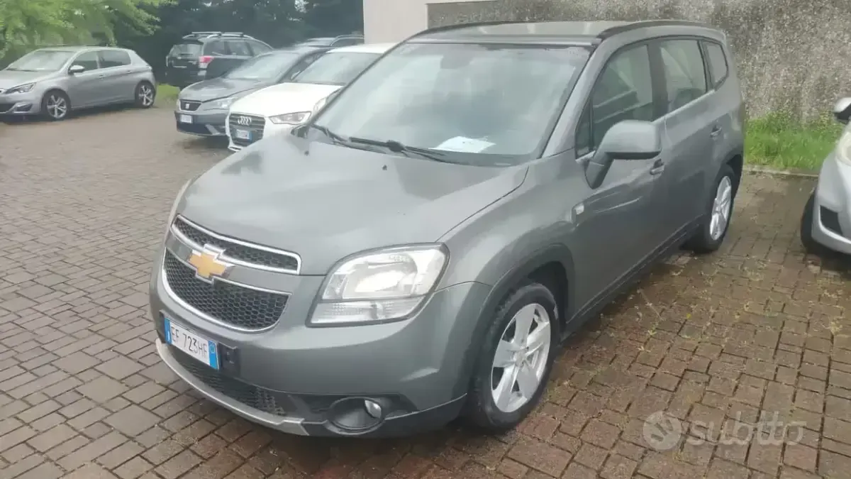 Usata Chevrolet Orlando 163 CV (119 kW) 2011 Grigio Monovolume