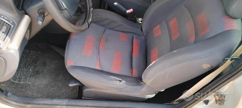 Usata Renault Clio II 75 CV (55 kW) 2004 Grigio Utilitaria