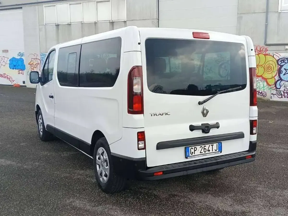 Usata Renault Trafic Zen 110 CV (80 kW) 2023 Bianco Monovolume
