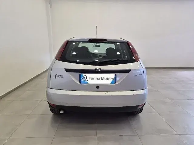 Usata Ford Focus Ambiente 90 CV (66 kW) 2000 Argento Berlina