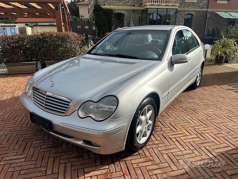 Usata Mercedes C220 Elegance 150 CV (110 kW) 2004 Argento Berlina