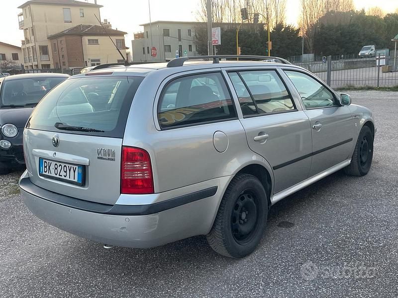 Usata Skoda Octavia 110 CV (80 kW) 2001 Grigio Station wagon