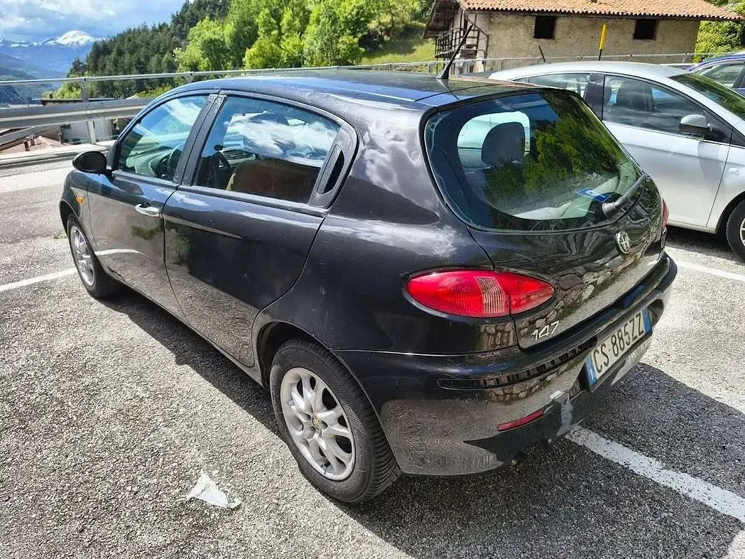 Usata Alfa Romeo 2000 Progression 116 CV (85 kW) 2004 Nero Berlina