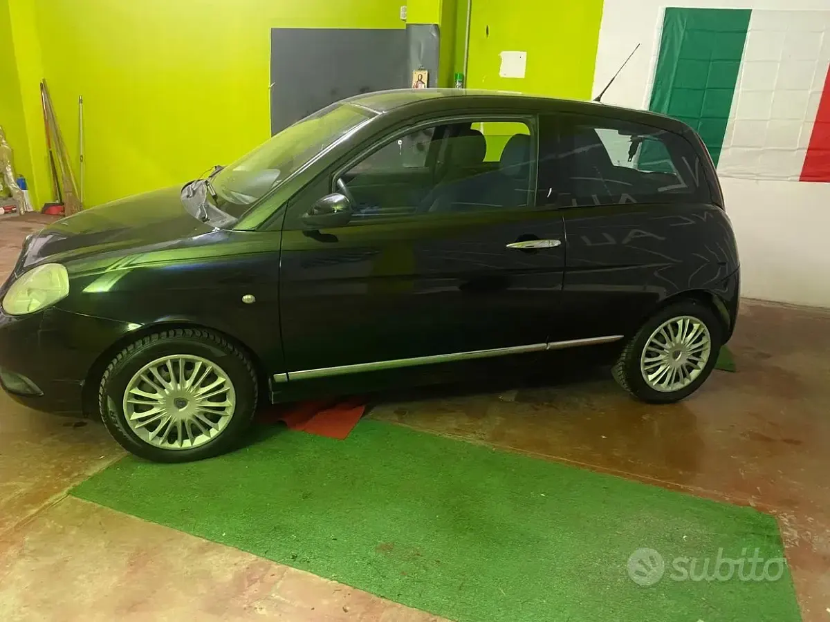 Usata Lancia Ypsilon 60 CV (44 kW) 2007 Nero Utilitaria