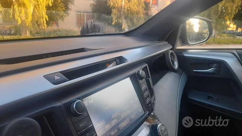 Usata Toyota RAV4 Lounge 143 CV (105 kW) 2017 SUV