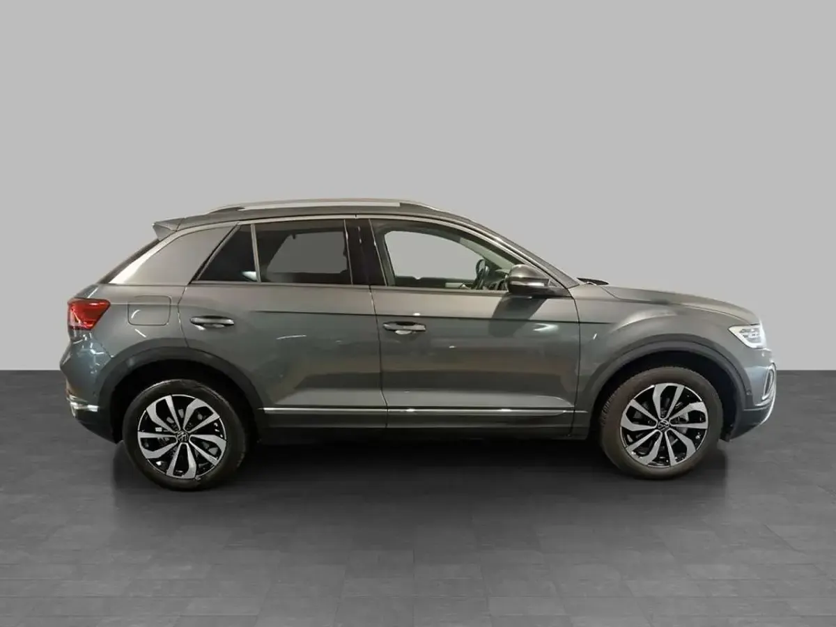 Usata VW T-Roc Style 110 CV (80 kW) 2023 Indium grey metallizzato nero SUV