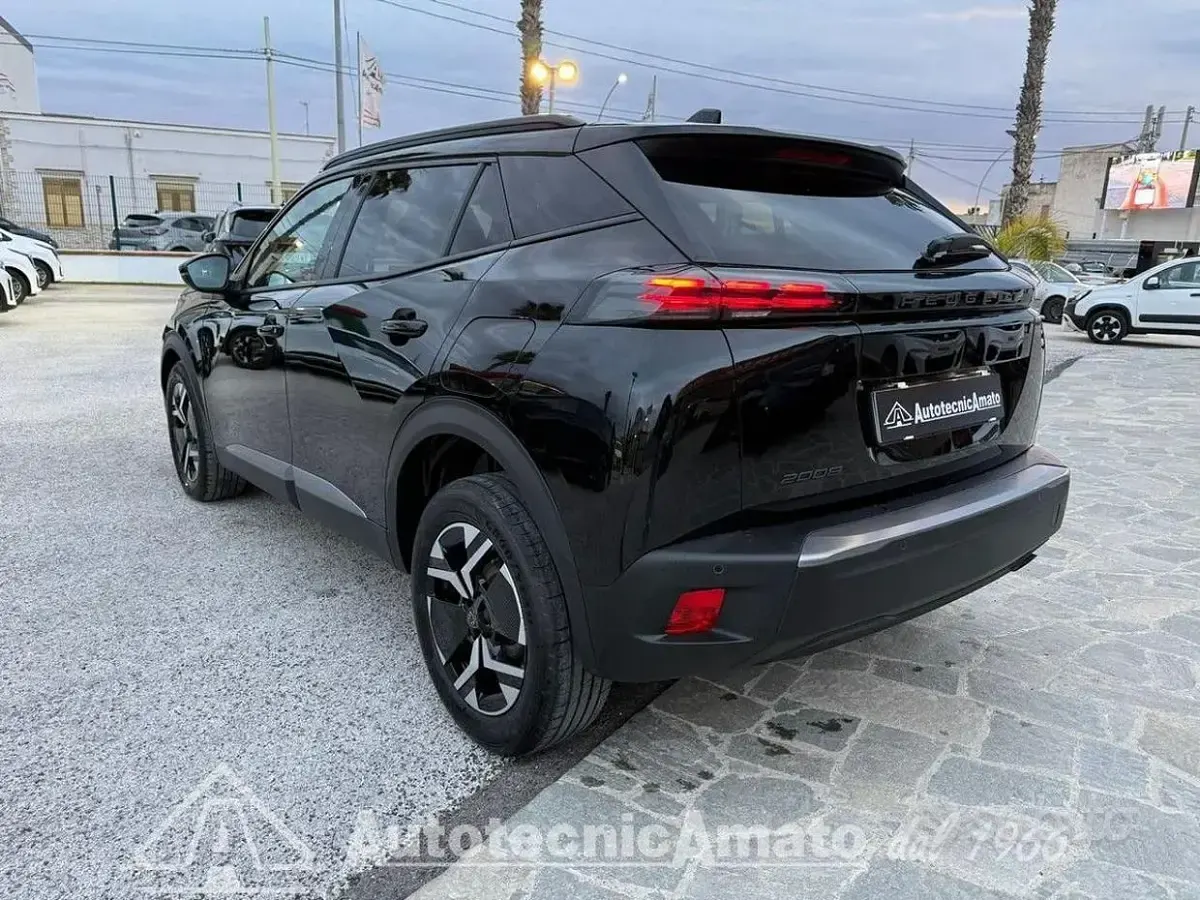 Usata Peugeot 2008 Allure 101 CV (74 kW) 2025 Nero SUV