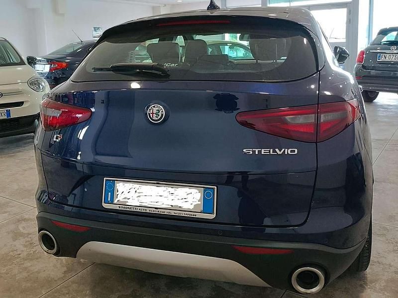 Usata Alfa Romeo Stelvio Executive 179 CV (131 kW) 2018 Blu/azzurro SUV