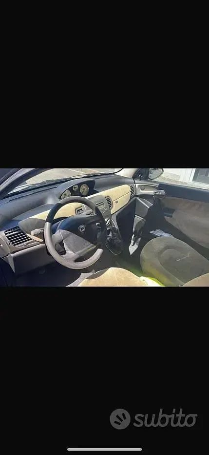 Usata Lancia Ypsilon 60 CV (44 kW) 2004 Grigio Utilitaria