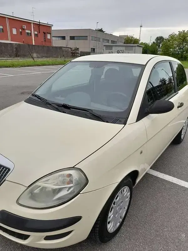 Usata Lancia Ypsilon 60 CV (44 kW) 2006 Utilitaria