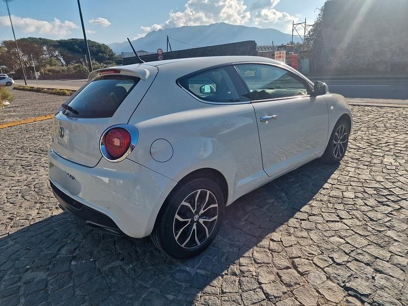 Usata Alfa Romeo MiTo Distinctive 120 CV (88 kW) 2010 Bianco Utilitaria