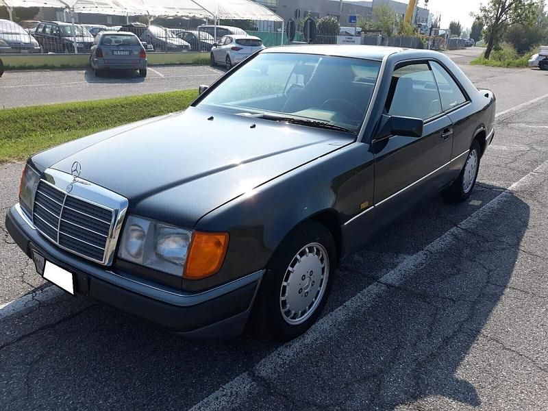 Nero Usata 1990 Mercedes E300 Coupé | 10.900 € - Immagine 1/4