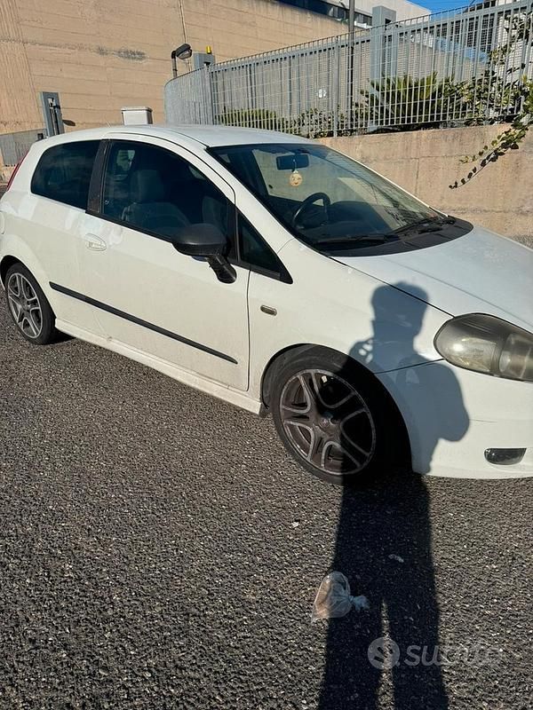 Begagnad Fiat Grande Punto 90 HK (66 kW) 2009 Halvkombi