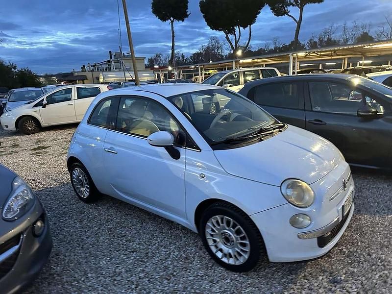Rosso Usata 2009 Fiat 500 Lounge Due volumi | 4500 € (Buon prezzo) - Immagine 1/4
