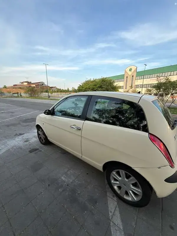 Usata Lancia Ypsilon 60 CV (44 kW) 2004 Utilitaria