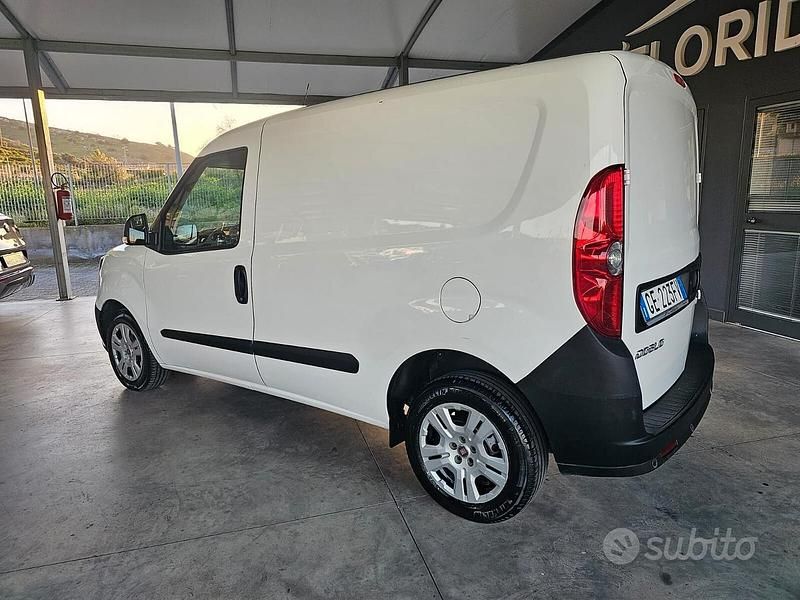 Usata Fiat Doblò 120 CV (88 kW) 2021 Bianco Monovolume