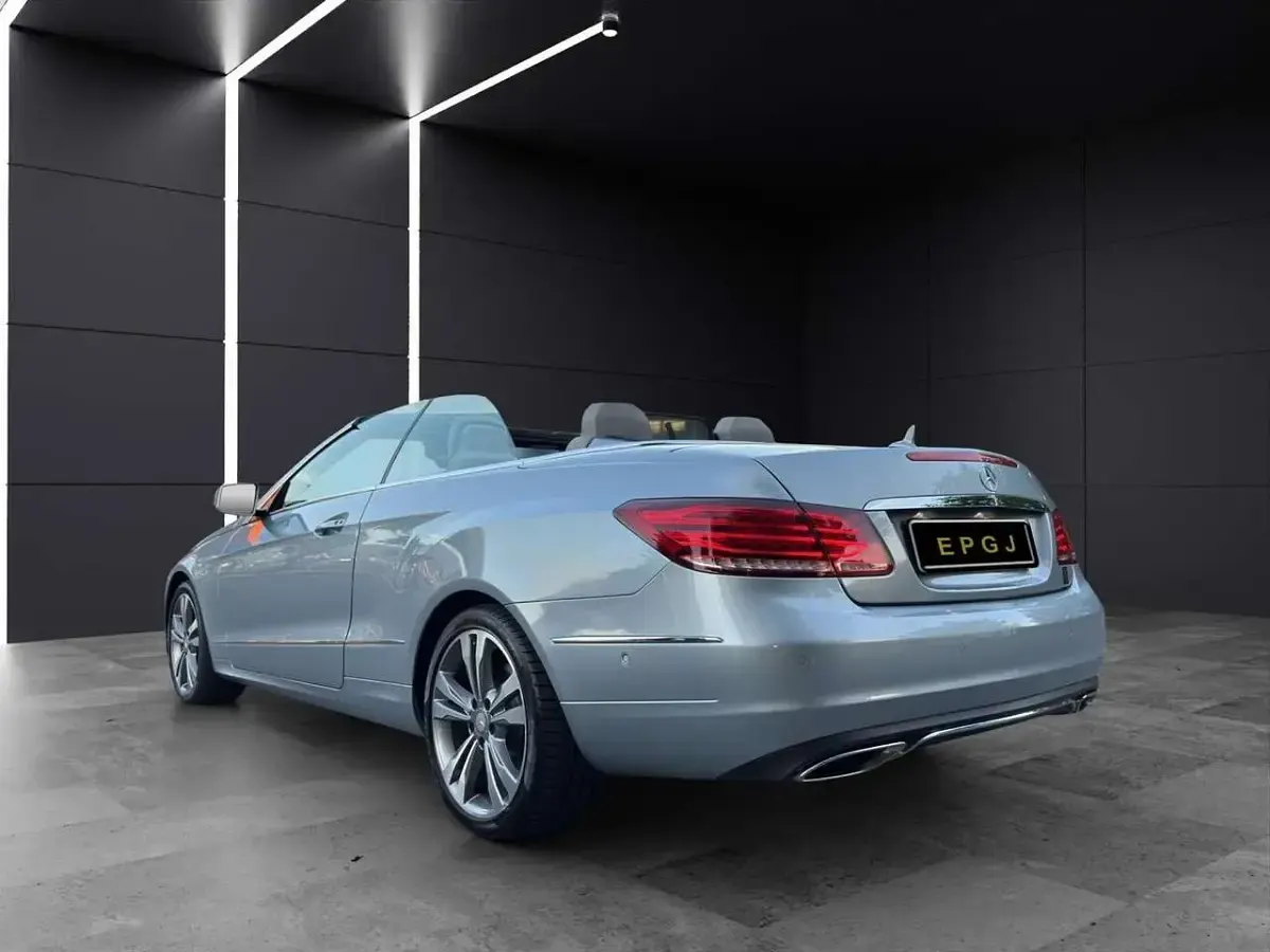 Usata Mercedes E250 204 CV (150 kW) 2014 Blu/azzurro Cabrio