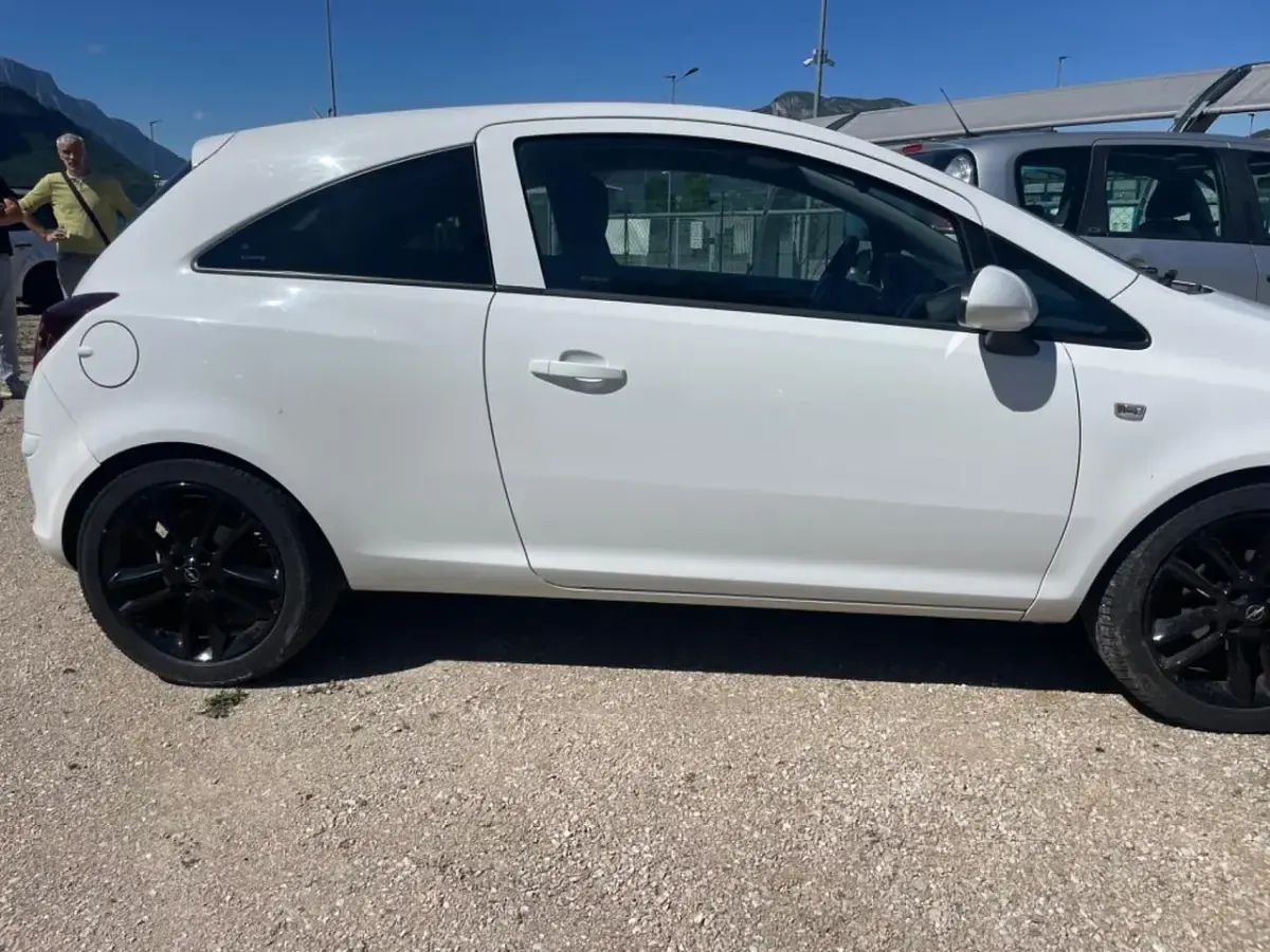 Usata Opel Corsa 95 CV (69 kW) 2012 Bianco Utilitaria