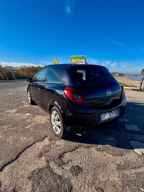 Usata Opel Corsa Enjoy 90 CV (66 kW) 2007 Nero Utilitaria