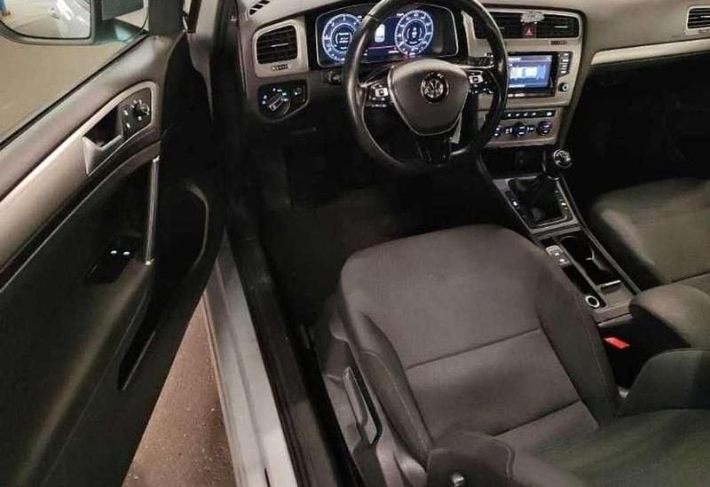 Usata VW Golf VII Trendline 105 CV (77 kW) 2014 Argento Berlina