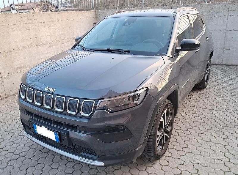 Grigio Usata 2023 Jeep Compass Limited SUV | 27.500 € (Cara) - Immagine 1/4