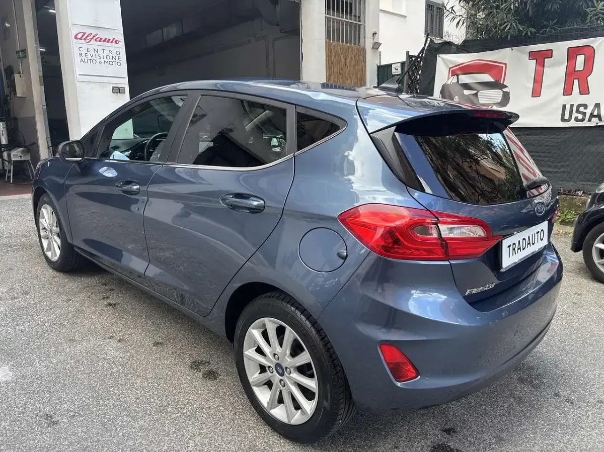 Usata Ford Fiesta Titanium 86 CV (63 kW) 2018 Blu/azzurro Utilitaria