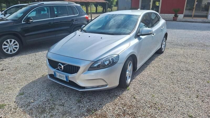 Usata Volvo V40 R-Design 120 CV (88 kW) 2017 Grigio Station wagon