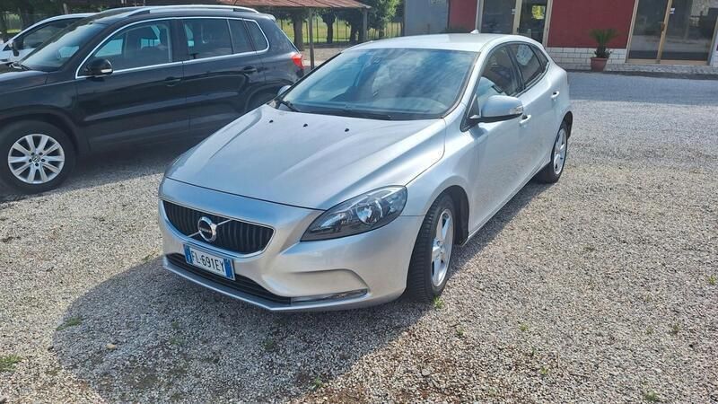 Grigio Usata 2017 Volvo V40 R-Design Station wagon | 10.200 € (Ottimo prezzo) - Immagine 1/4