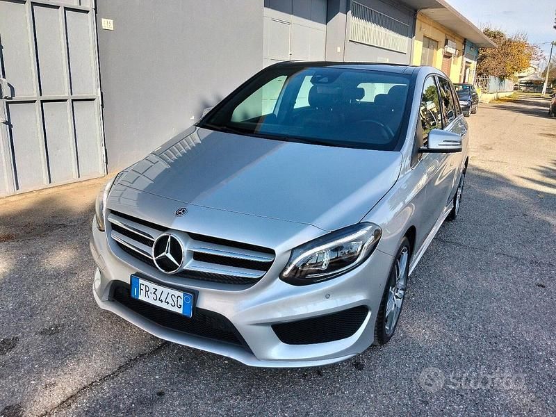 Grigio Usata 2018 Mercedes 180 Tre volumi | 17.000 € - Immagine 1/4