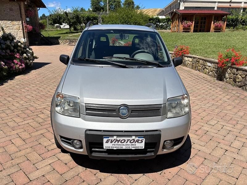 Grigio Usata 2005 Fiat Panda 4x4 Climbing Due volumi | 5900 € (Buon prezzo) - Immagine 1/4