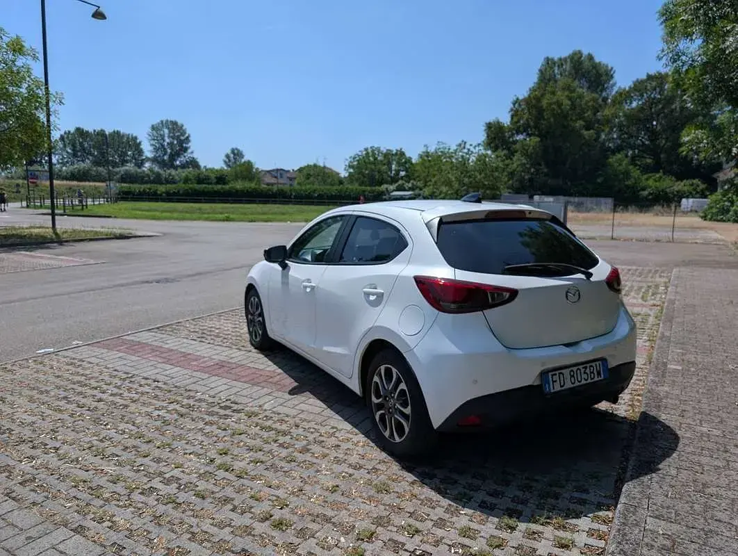Usata Mazda 2 Exceed 90 CV (66 kW) 2016 Bianco Utilitaria