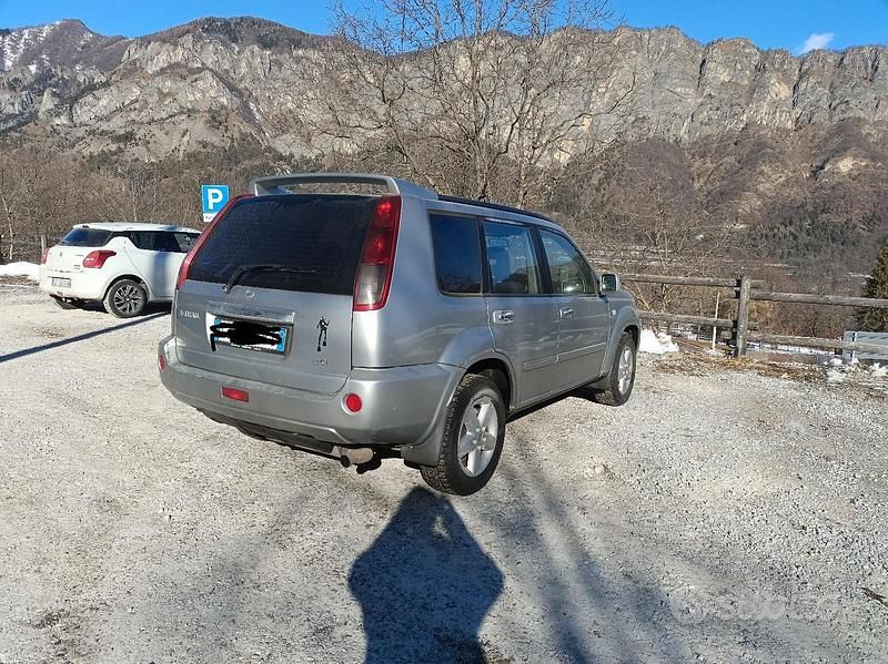 Usata Nissan X-Trail 136 CV (100 kW) 2004 Grigio SUV