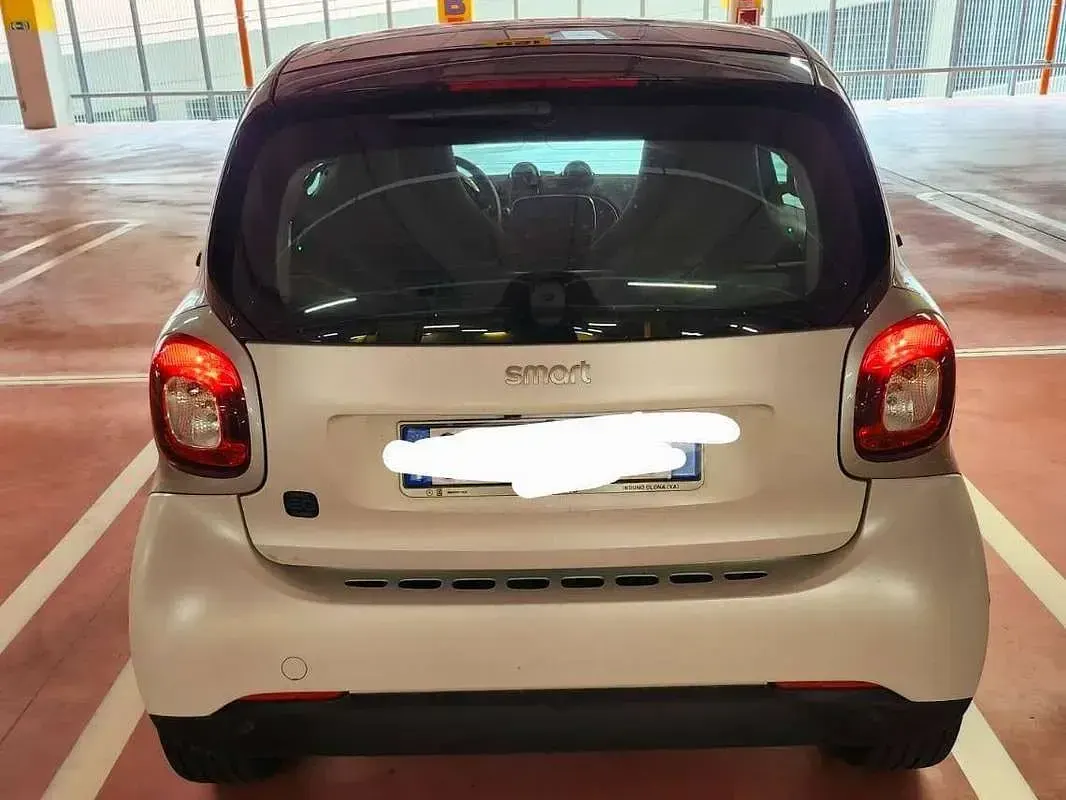 Usata Smart ForTwo Coupé Pure 41 kW (56 CV) 2023 Bianco Utilitaria