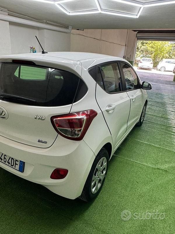 Usata Hyundai i10 67 CV (49 kW) 2015 Bianco Utilitaria