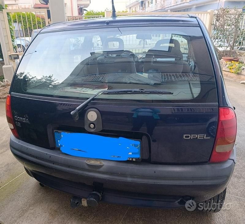 Usata Opel Corsa 45 CV (33 kW) 1996 Utilitaria