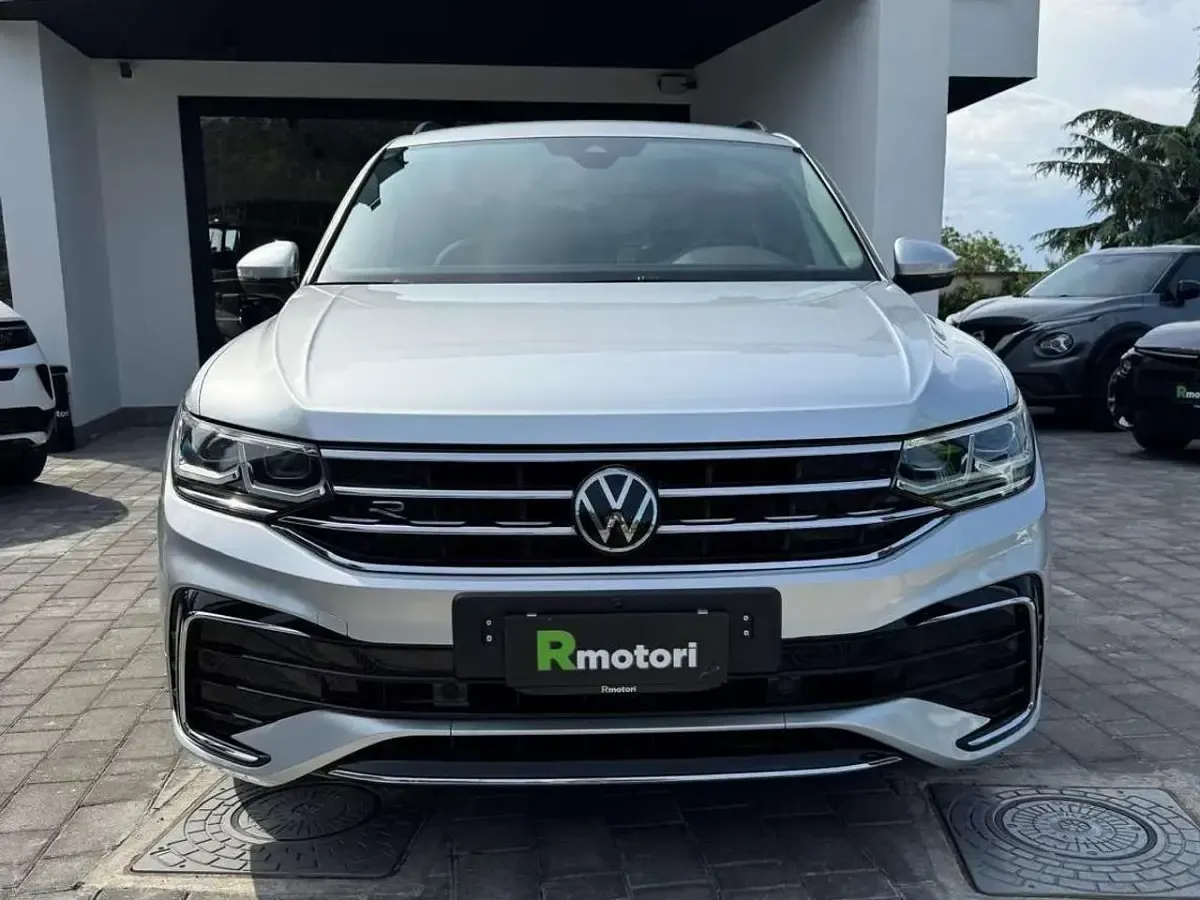 Usata VW Tiguan R-line 177 CV (130 kW) 2023 Argento SUV