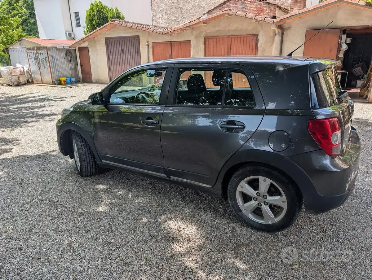Usata Toyota Urban Cruiser 99 CV (72 kW) 2010 Grigio Utilitaria