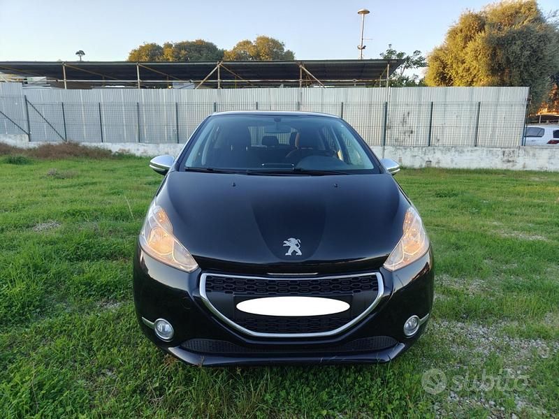 Usata Peugeot 208 Allure 82 CV (60 kW) 2014 Nero Utilitaria