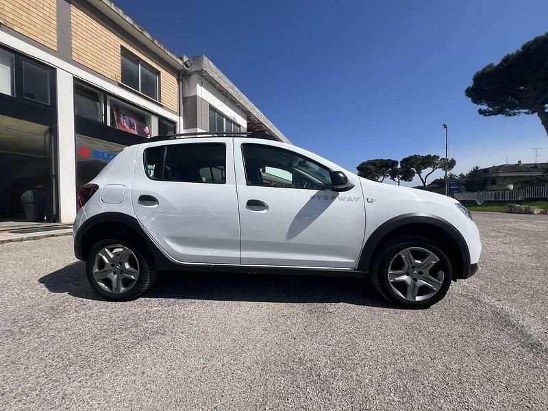 Usata Dacia Sandero Acces 73 CV (53 kW) 2019 Bianco Utilitaria
