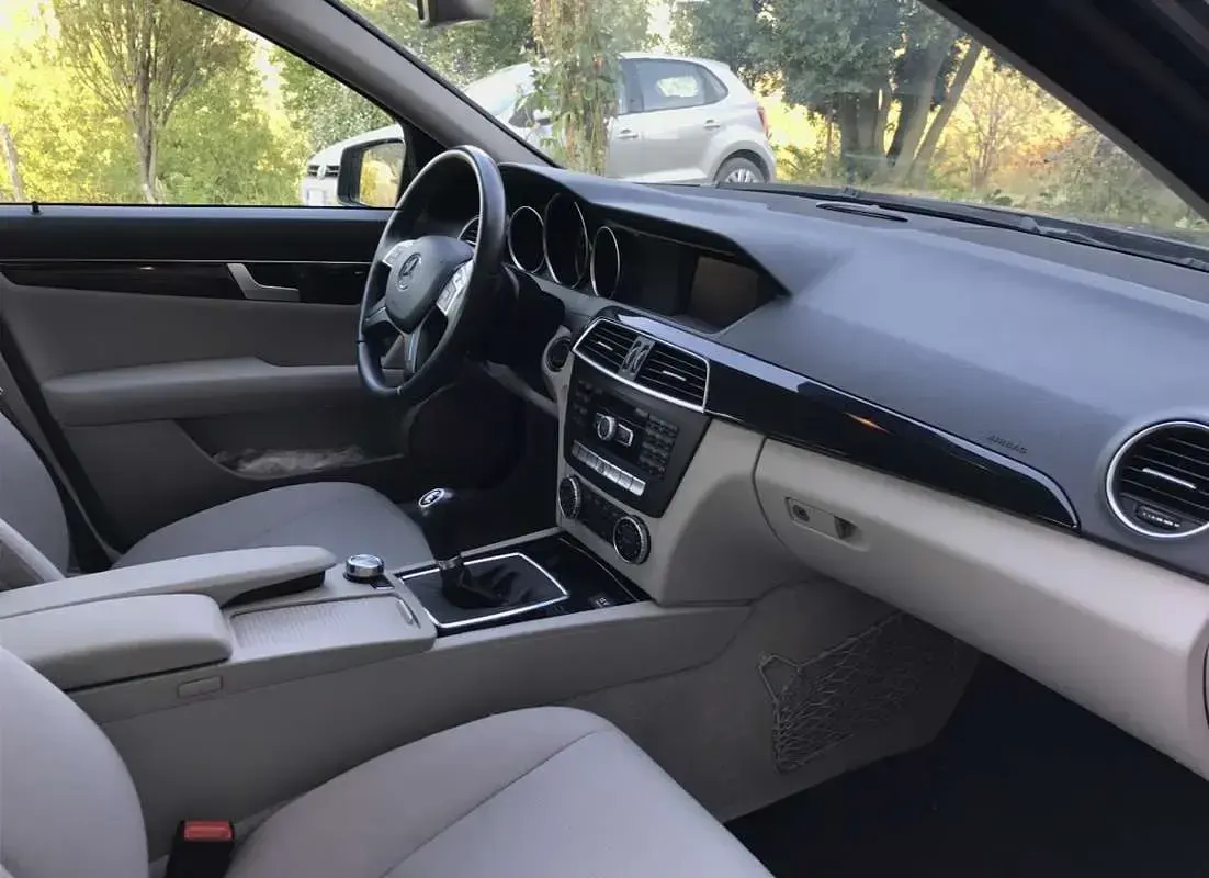 Usado Mercedes C200 Elegance 136 CV (100 kW) 2014 Gris Berlina