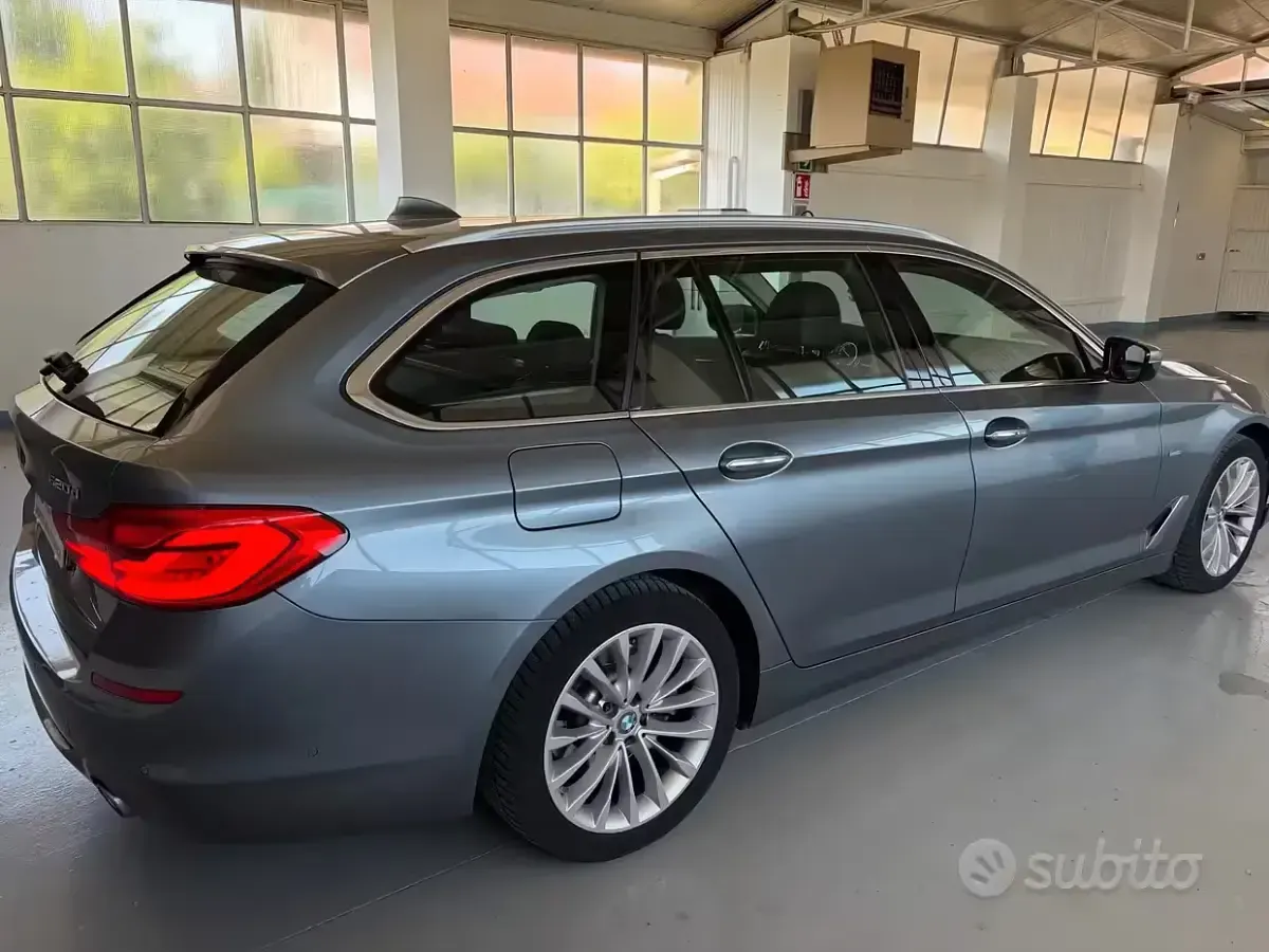 Usata BMW 520 Luxury Line 190 CV (139 kW) 2019 Grigio Station wagon