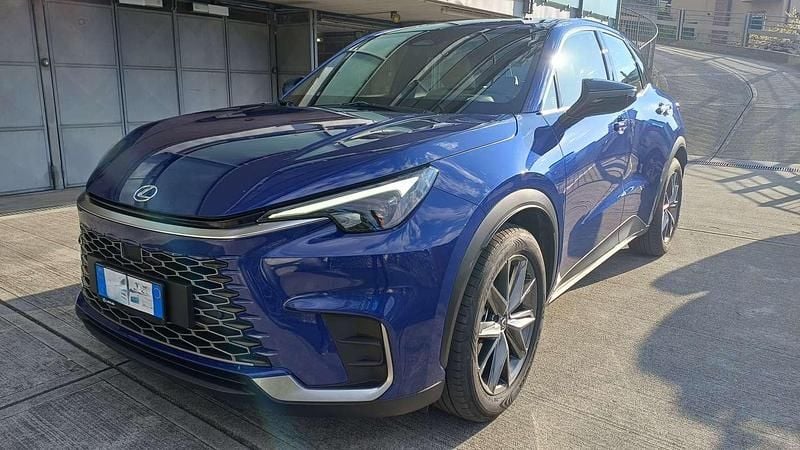 Usata Lexus LBX 91 CV (66 kW) 2024 Blu/azzurro SUV
