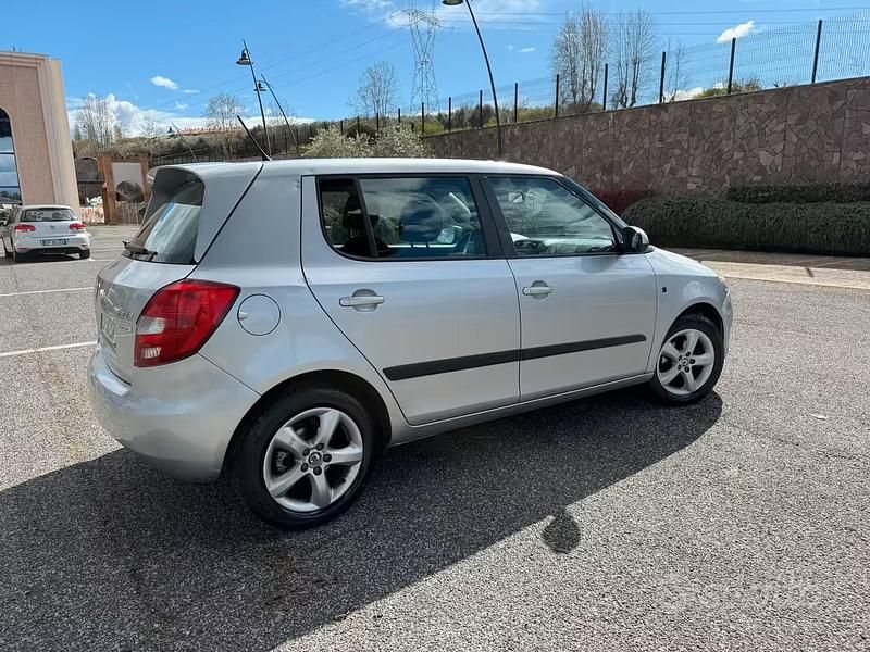 Usata Skoda Fabia 75 CV (55 kW) 2011 Grigio Berlina