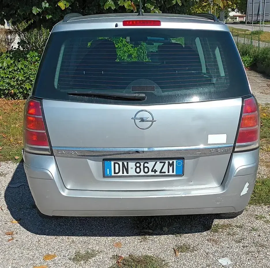 Usata Opel Zafira 120 CV (88 kW) 2008 Grigio Monovolume